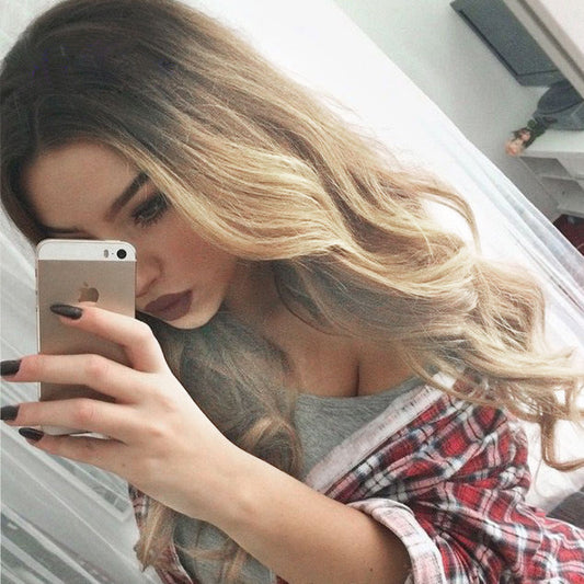 European & American Women's Long Wig Gradual Ombre Dyed Synthetic Hair Natural Looking Layered Wigs for Everyday & Special Occasions